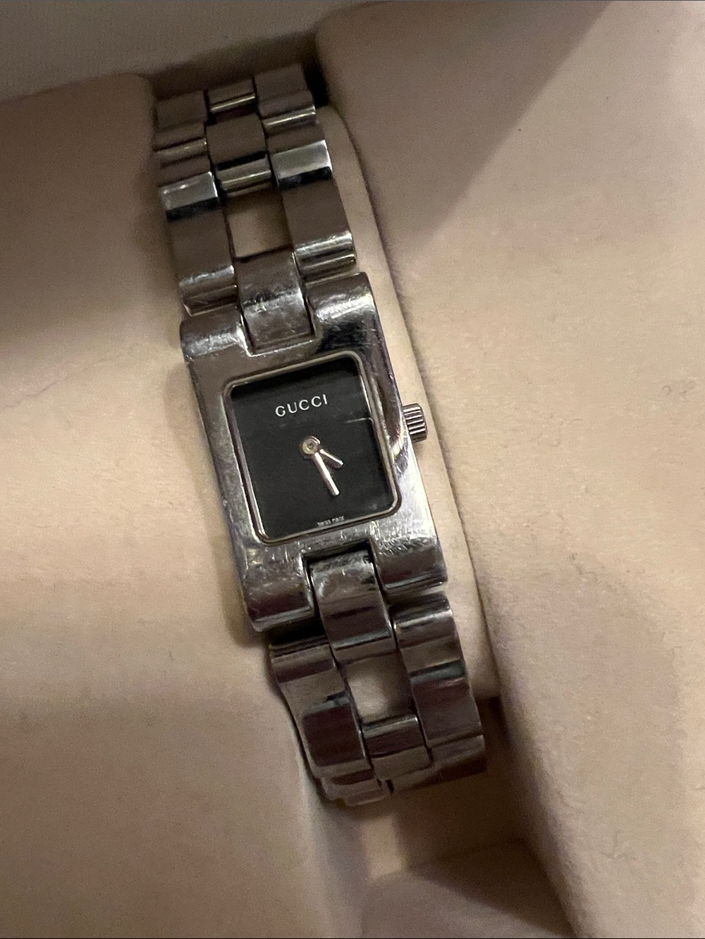 Vintage - Authentic Gucci Women's Silver Bracelet Watch with Black Dial